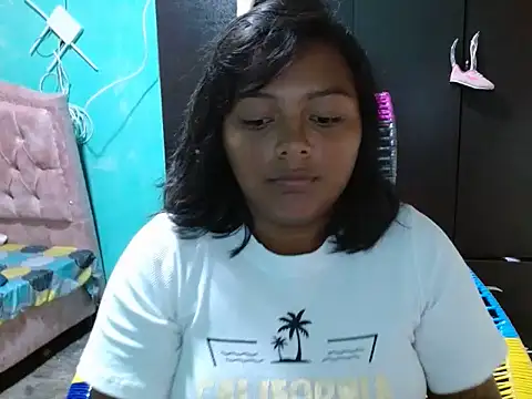 Snapshot of caro_lil chatting on 06/16/26, 04:56 caro lil online show from 06/16/26, 04:56