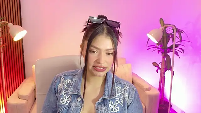 Snapshot of victoria___moon chatting on 01/09/26, 01:07 victoria moon online show from 01/09/26, 01:07