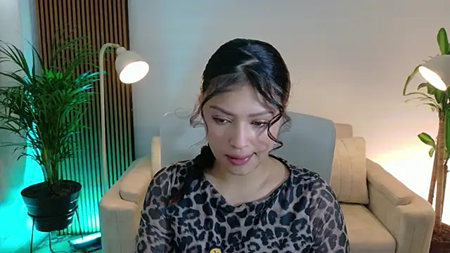 Snapshot of victoria___moon chatting on 01/06/26, 01:15 victoria moon online show from 01/06/26, 01:15