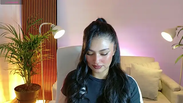 Snapshot of victoria___moon chatting on 02/07/26, 01:30 victoria moon online show from 02/07/26, 01:30