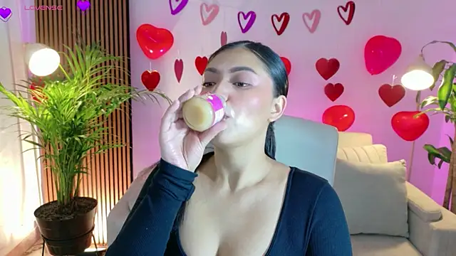 Snapshot of victoria___moon chatting on 02/12/26, 01:11 victoria moon online show from 02/12/26, 01:11