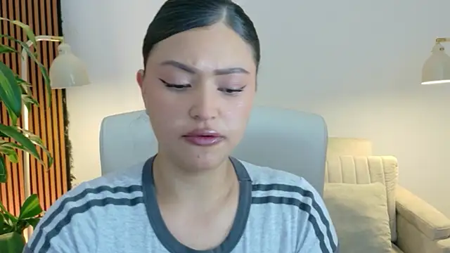victoria   moon online show from 06/04/26, 01:49