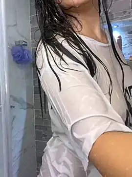 Snapshot of victoria___moon chatting on 01/14/26, 07:06 victoria moon online show from 01/14/26, 07:06