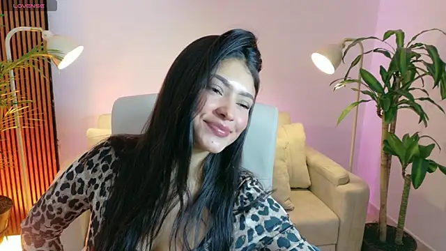 Snapshot of victoria___moon chatting on 02/05/26, 01:40 victoria moon online show from 02/05/26, 01:40