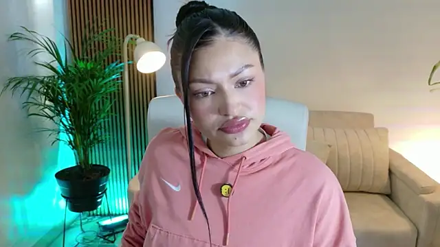 Snapshot of victoria___moon chatting on 01/07/26, 02:00 victoria moon online show from 01/07/26, 02:00