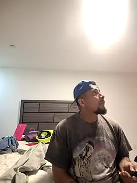 Snapshot of moneytalk516 chatting on 02/15/26, 12:44 moneytalk516 online show from 02/15/26, 12:44