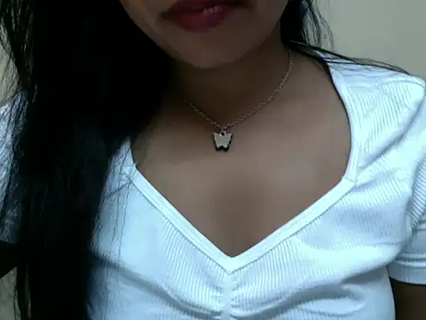 Snapshot of anushka_0 chatting on 12/17/25, 08:25 anushka 0 online show from 12/17/25, 08:25