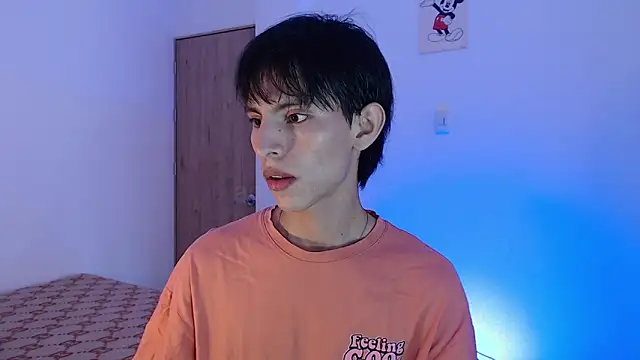 Snapshot of andrew_courtzz chatting on 05/13/26, 05:42 andrew courtzz online show from 05/13/26, 05:42