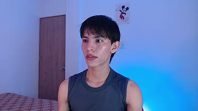 Snapshot of andrew_courtzz chatting on 05/07/26, 07:17 andrew courtzz online show from 05/07/26, 07:17