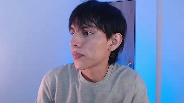 Snapshot of andrew_courtzz chatting on 05/21/26, 06:38 andrew courtzz online show from 05/21/26, 06:38