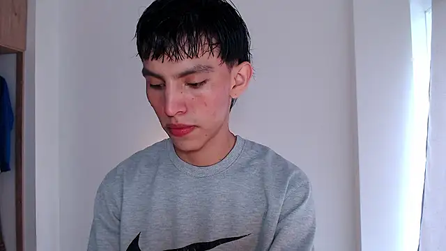 Snapshot of andrew_courtzz chatting on 01/12/26, 08:36 andrew courtzz online show from 01/12/26, 08:36