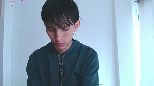 Snapshot of andrew_courtzz chatting on 12/17/25, 07:30 andrew courtzz online show from 12/17/25, 07:30