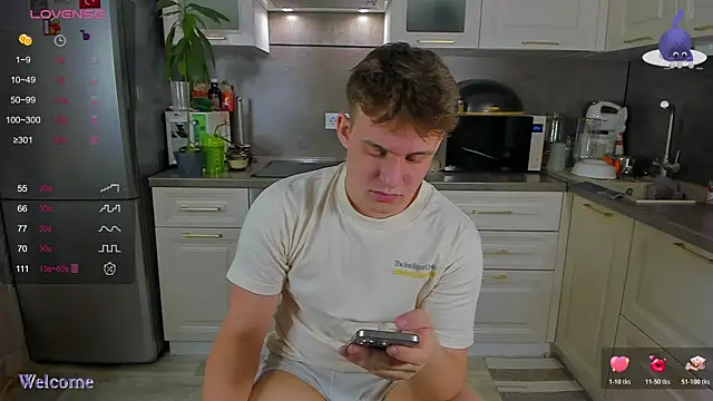 Snapshot of fruitninjaga chatting on 12/17/25, 10:53 fruitninjaga online show from 12/17/25, 10:53