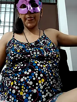 Shivani hotty online show from 04/15/26, 05:28