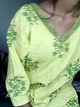 Snapshot of Marathi_amruta1 chatting on 12/17/25, 05:01 Marathi amruta1 online show from 12/17/25, 05:01