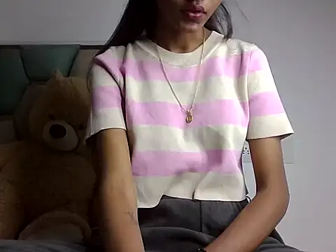 Snapshot of Marathi_amruta1 chatting on 12/15/25, 05:57 Marathi amruta1 online show from 12/15/25, 05:57