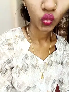 Snapshot of Marathi_amruta1 chatting on 12/19/25, 03:43 Marathi amruta1 online show from 12/19/25, 03:43