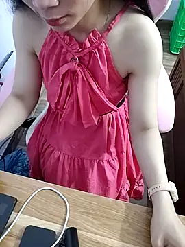 Snapshot of _MyNa_ chatting on 12/18/25, 01:37 MyNa online show from 12/18/25, 01:37