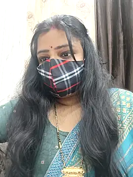 Snapshot of desiriya14 chatting on 12/19/25, 08:38 desiriya14 online show from 12/19/25, 08:38