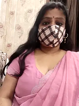 Snapshot of desiriya14 chatting on 12/15/25, 08:42 desiriya14 online show from 12/15/25, 08:42