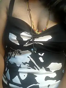 Preeti345 online show from 04/28/26, 05:34