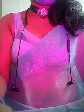 Snapshot of Preeti345 chatting on 07/07/26, 12:42 Preeti345 online show from 07/07/26, 12:42
