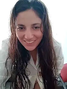 Snapshot of Marestrella-25 chatting on 12/18/25, 12:31 Marestrella-25 online show from 12/18/25, 12:31