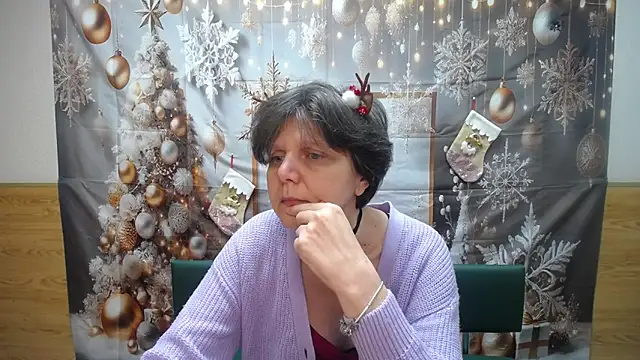 Snapshot of LunaDobra chatting on 12/18/25, 06:12 LunaDobra online show from 12/18/25, 06:12