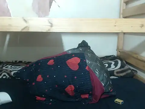 Snapshot of Phoenix_Curvelicious chatting on 12/14/25, 08:03 Phoenix Curvelicious online show from 12/14/25, 08:03