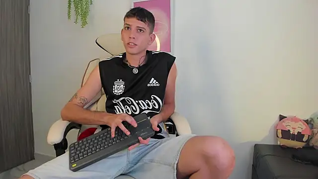 Snapshot of Jasson___ chatting on 01/07/26, 06:02 Jasson online show from 01/07/26, 06:02