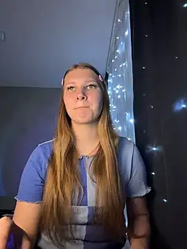 Snapshot of nelli_lux_ chatting on 12/15/25, 08:36 nelli lux online show from 12/15/25, 08:36