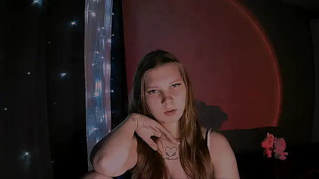 Snapshot of nelli_lux_ chatting on 12/17/25, 08:58 nelli lux online show from 12/17/25, 08:58