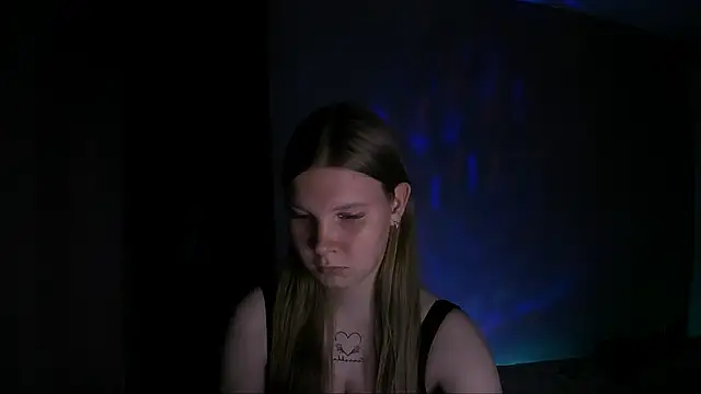 Snapshot of nelli_lux_ chatting on 12/04/25, 07:57 nelli lux online show from 12/04/25, 07:57