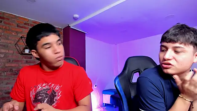 Snapshot of HotThreesoome chatting on 03/03/26, 12:34 HotThreesoome online show from 03/03/26, 12:34