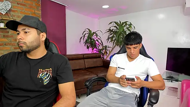 Snapshot of HotThreesoome chatting on 02/03/26, 12:32 HotThreesoome online show from 02/03/26, 12:32