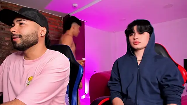 Snapshot of HotThreesoome chatting on 02/11/26, 12:27 HotThreesoome online show from 02/11/26, 12:27