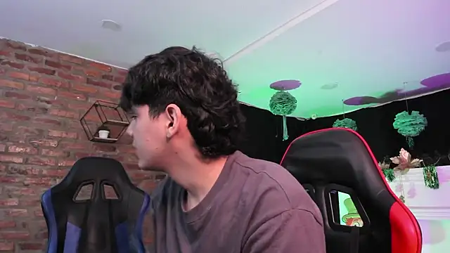 HotThreesoome online show from 03/19/26, 01:00