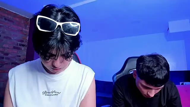 HotThreesoome online show from 03/11/26, 12:21