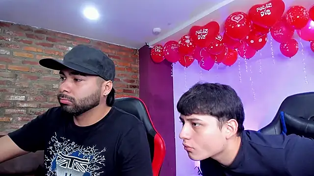 Snapshot of HotThreesoome chatting on 02/20/26, 12:29 HotThreesoome online show from 02/20/26, 12:29