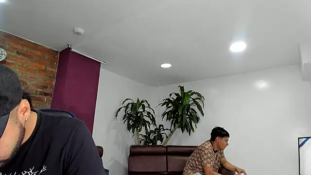 Snapshot of HotThreesoome chatting on 12/05/25, 01:32 HotThreesoome online show from 12/05/25, 01:32