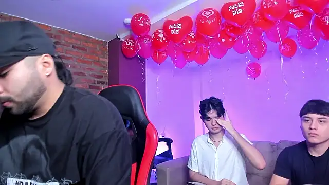 Snapshot of HotThreesoome chatting on 02/17/26, 12:13 HotThreesoome online show from 02/17/26, 12:13