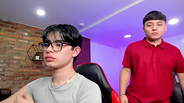 HotThreesoome online show from 03/05/26, 12:24