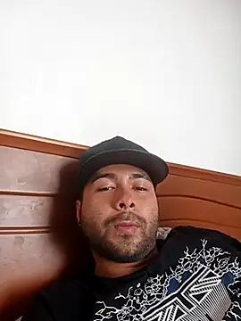 Snapshot of HotThreesoome chatting on 01/12/26, 06:26 HotThreesoome online show from 01/12/26, 06:26