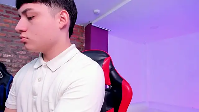 HotThreesoome online show from 03/31/26, 12:07