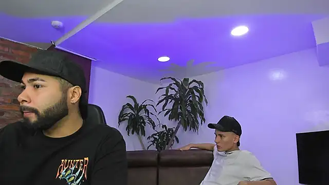 Snapshot of HotThreesoome chatting on 12/14/25, 01:17 HotThreesoome online show from 12/14/25, 01:17