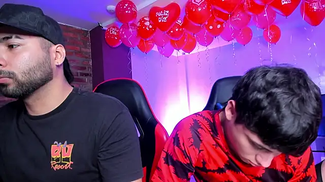 Snapshot of HotThreesoome chatting on 02/19/26, 12:13 HotThreesoome online show from 02/19/26, 12:13