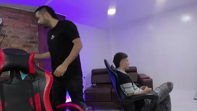 Snapshot of HotThreesoome chatting on 01/07/26, 01:16 HotThreesoome online show from 01/07/26, 01:16