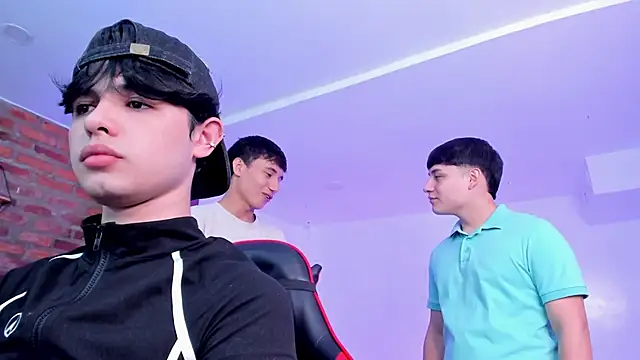 HotThreesoome online show from 04/08/26, 02:51