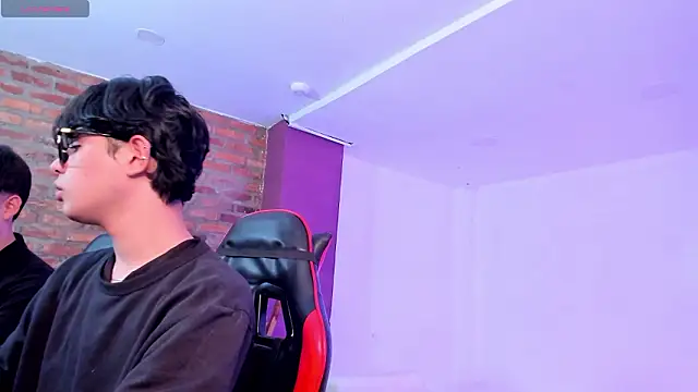 HotThreesoome online show from 03/27/26, 12:17