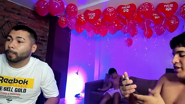 Snapshot of HotThreesoome chatting on 02/16/26, 12:26 HotThreesoome online show from 02/16/26, 12:26